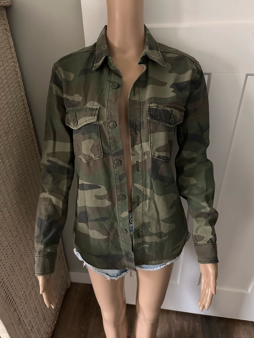 Aritzia TNA Button Down